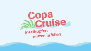 Logo der CopaCruise vor hellblauem Hintergrund mit Wellen