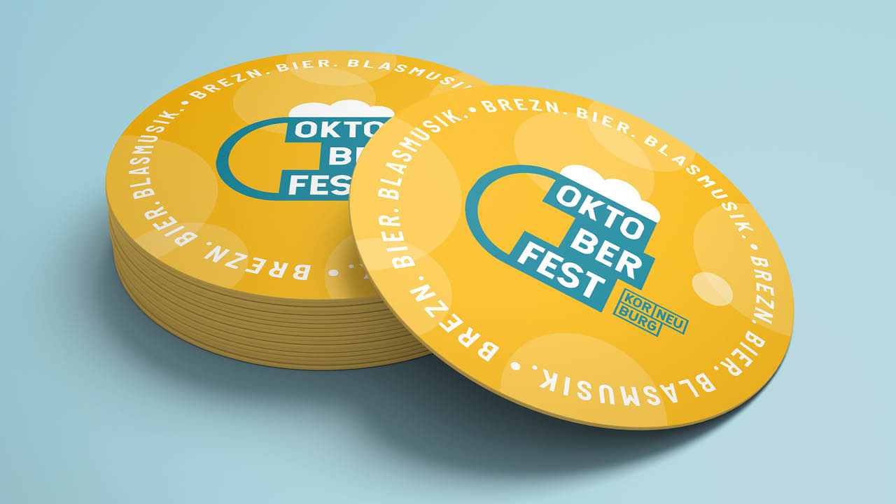 Oktoberfest Bierdeckel-Design Korneuburg – Gelbes Rundformat mit stilisiertem Bierglas und klarer Eventtypografie für visuelles Wiedererkennen.