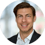 Porträt von Robert Gutscher im Anzug mit offenem Hemdkragen – Vertreter des Wirtschaftsstandorts Tulln und Experte für Standortentwicklung.