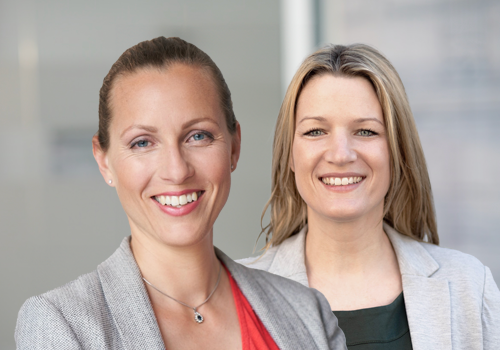 Porträtbild von Susanne Hauptmann und Annemarie Bauer, zweier Frauen in Spitzenpositionen